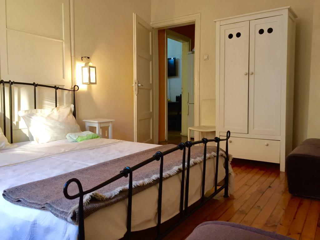 Interhost Guest Rooms And Apartments โซเฟีย ภายนอก รูปภาพ