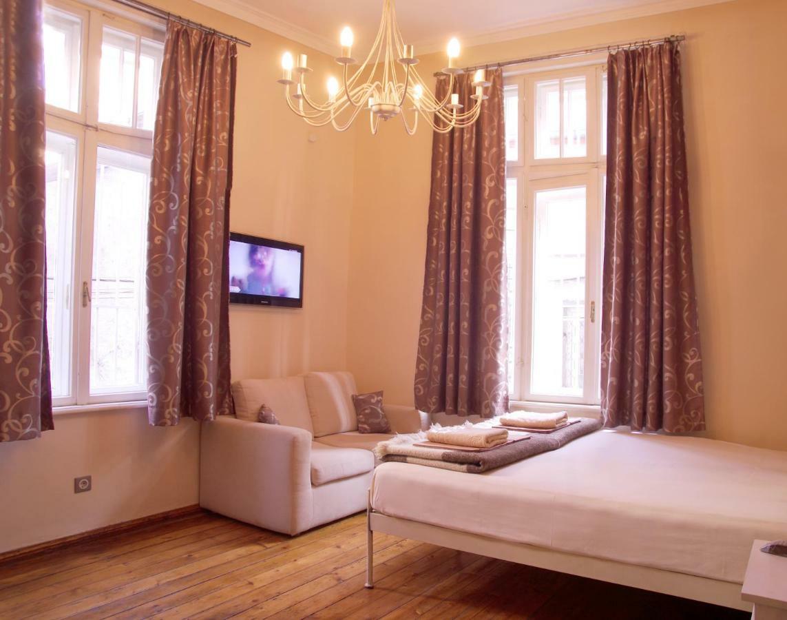 Interhost Guest Rooms And Apartments โซเฟีย ภายนอก รูปภาพ